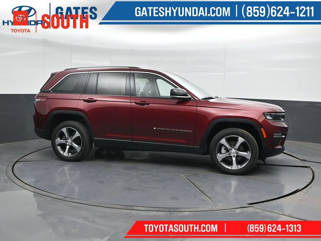 Used 2023 Jeep Grand Cherokee Limited AWD/4WD image 1