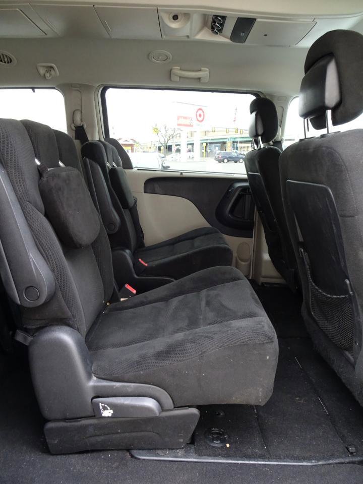 Used 2016 Chrysler Town & Country Touring w/ Driver Convenience Group image 13