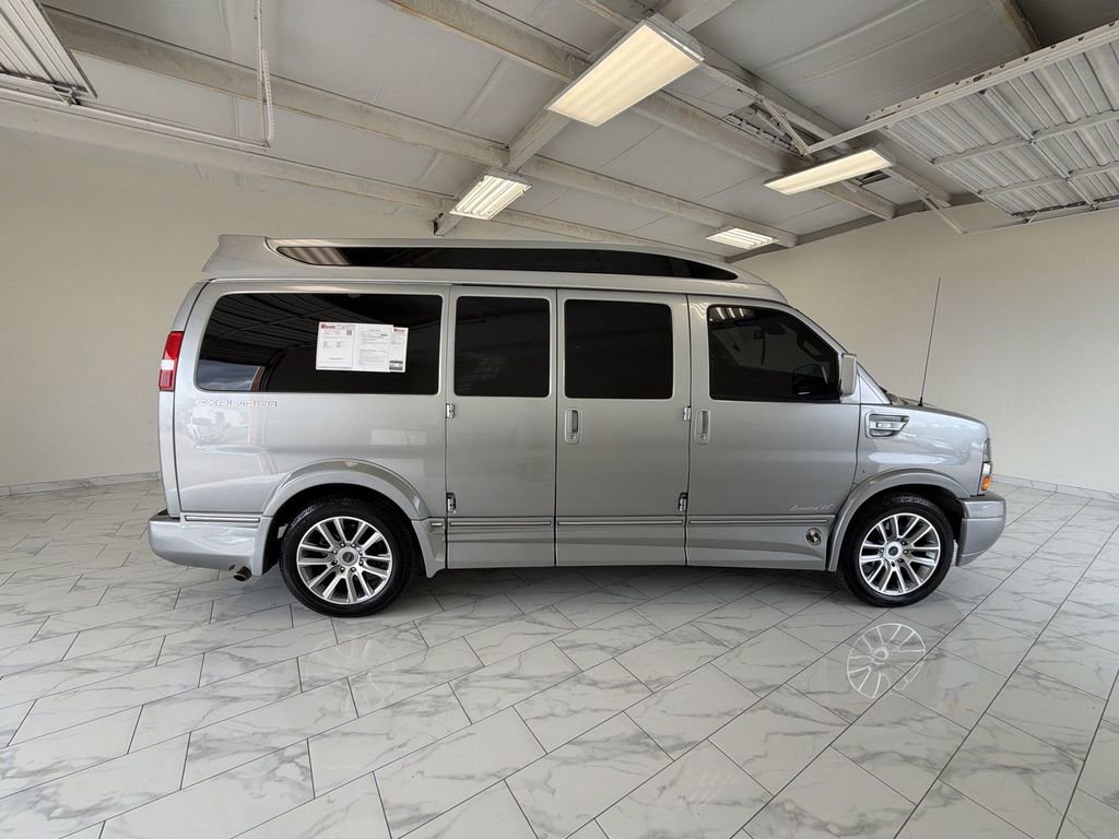 Used 2021 Chevrolet Express 2500 LS w/ Enhanced Convenience Package image 9