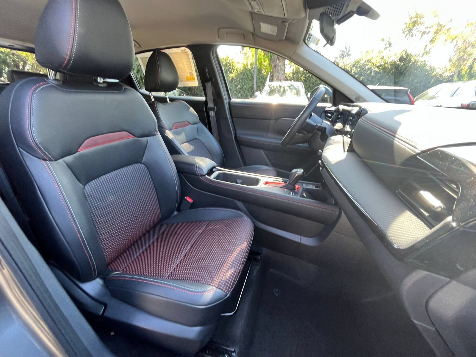 Used 2026 Nissan Kicks SR AWD/4WD image 35