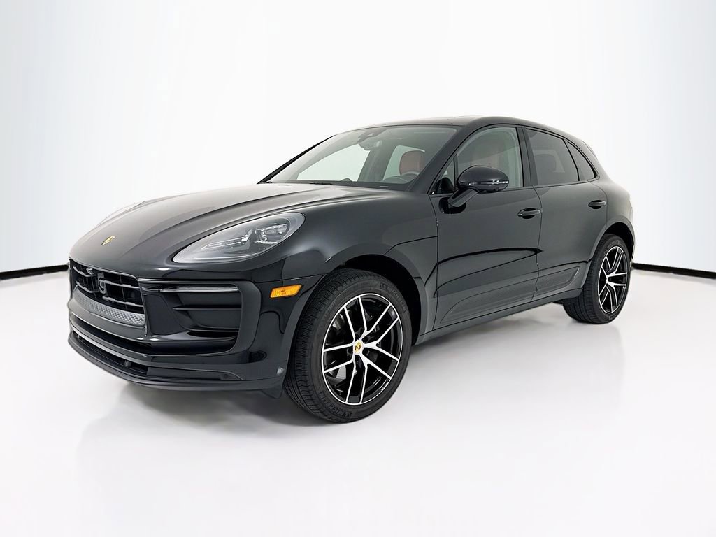 Certified 2025 Porsche Macan AWD/4WD image 1