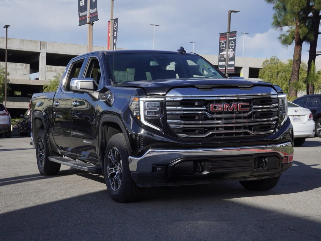 Used 2024 GMC Sierra 1500 SLT image 2