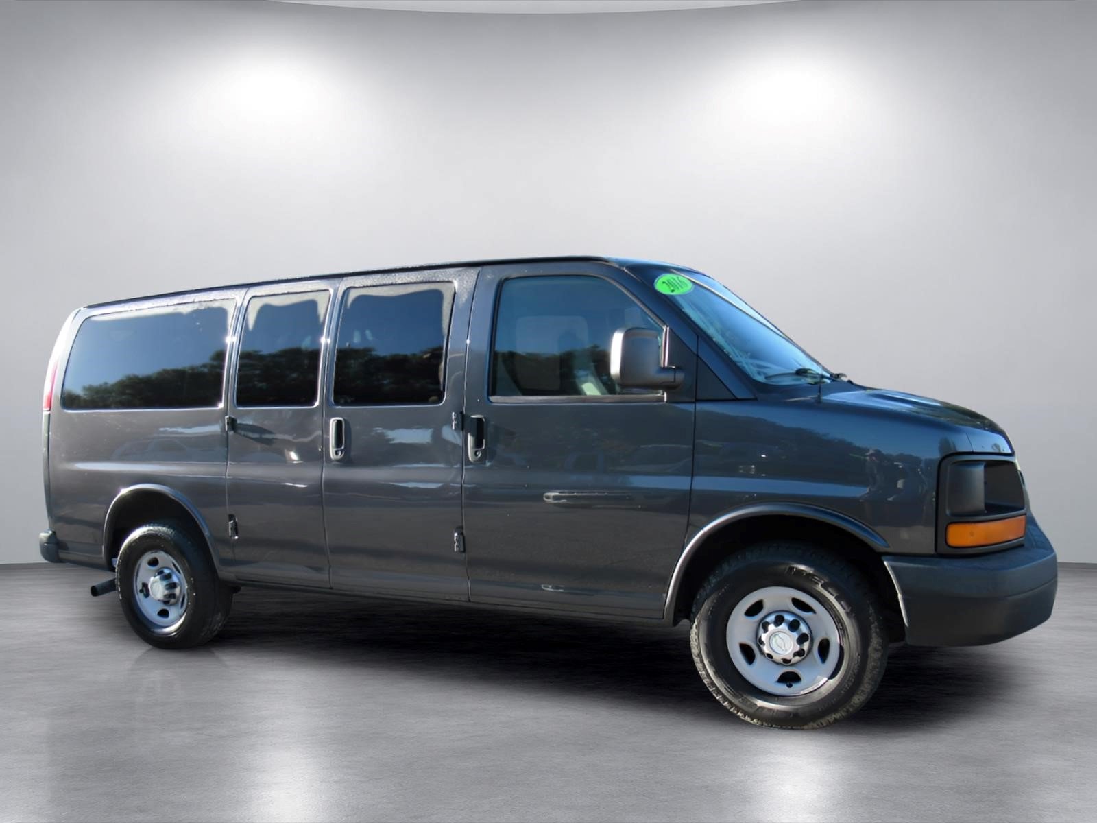 Used 2016 Chevrolet Express 2500 LS RWD image 2