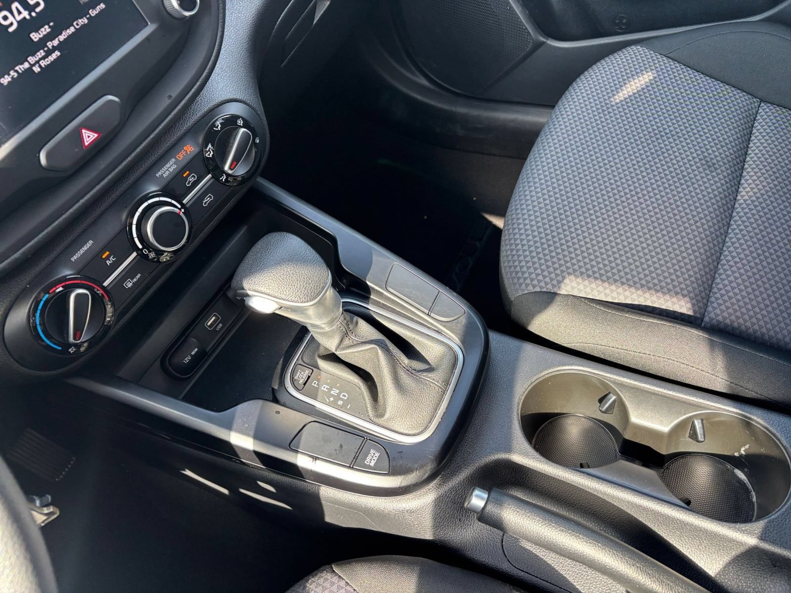 Used 2025 Kia Soul LX w/ LX Technology Package FWD image 34
