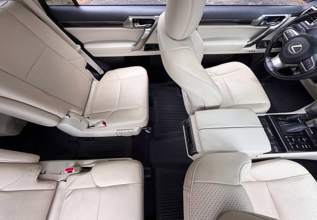 Used 2021 Lexus GX 460 Luxury w/ Sport Design Package AWD/4WD image 30