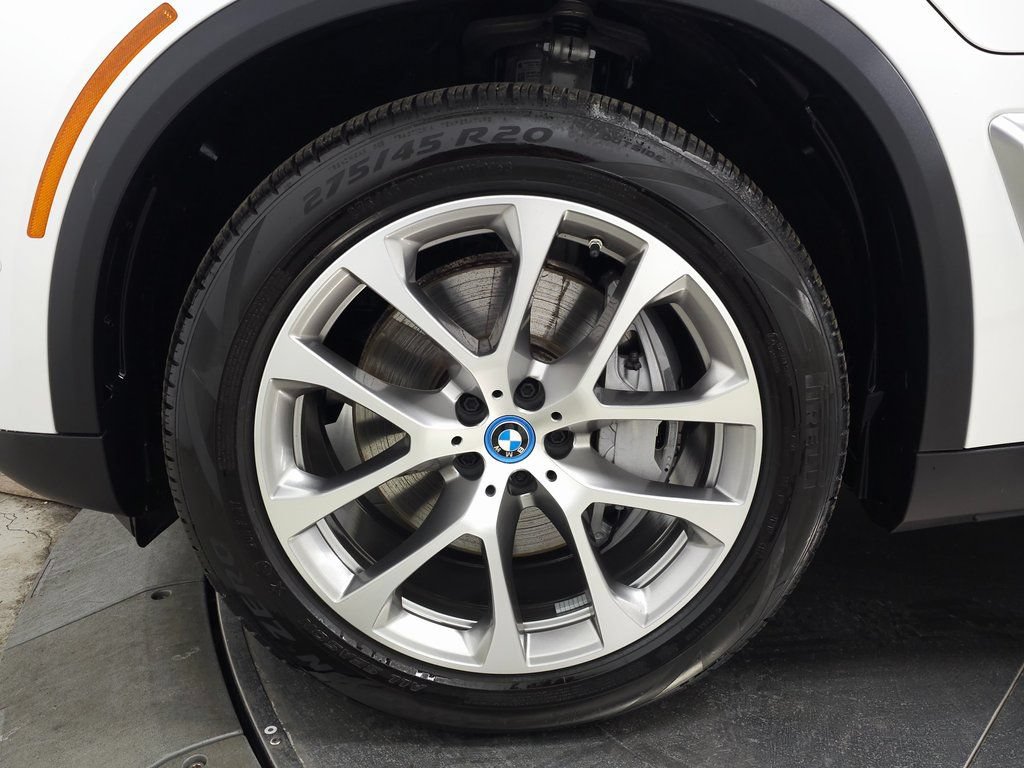 Used 2025 BMW X5 xDrive50e w/ Parking Assistance Package AWD/4WD image 14