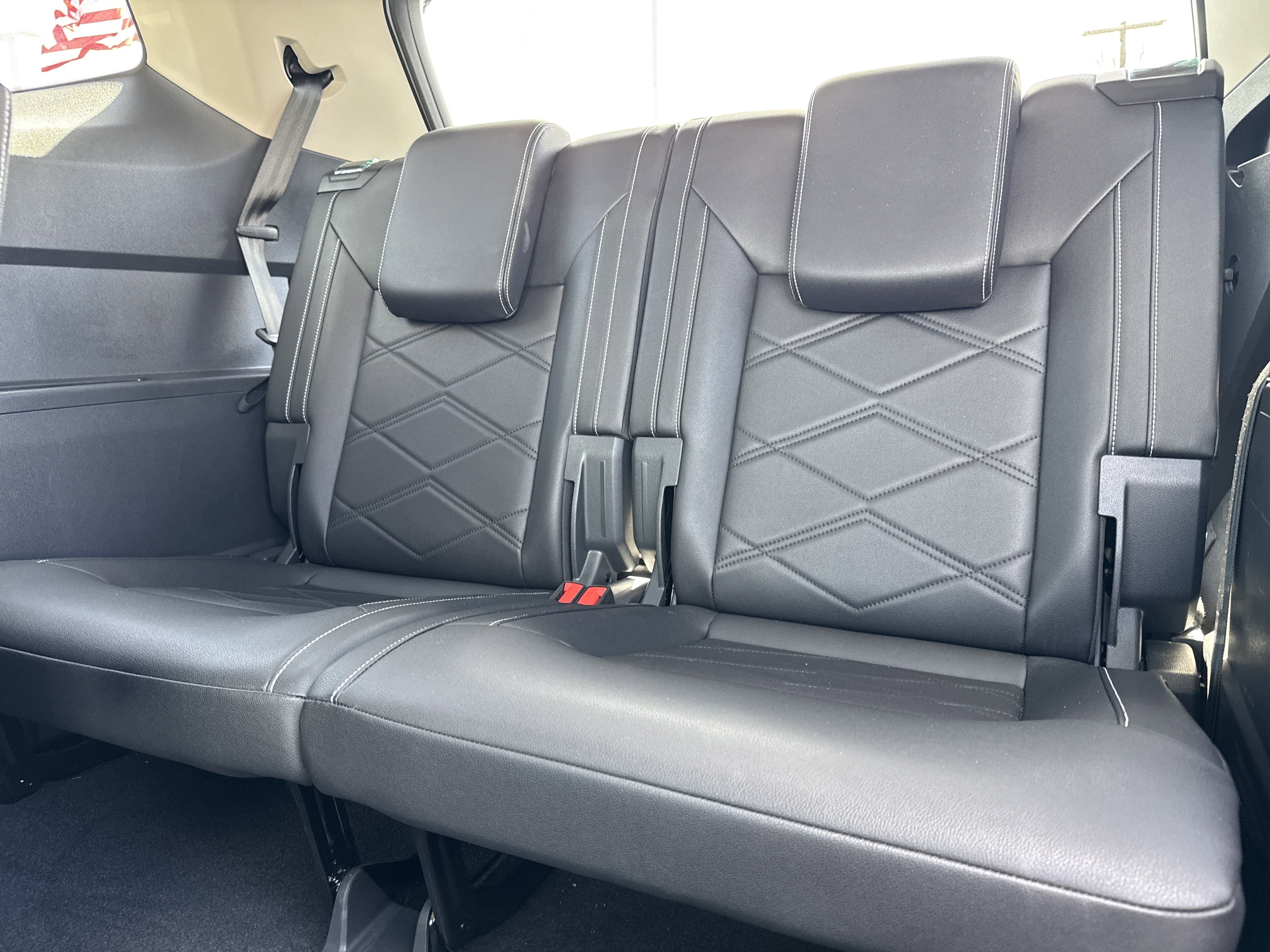 Used 2025 Volkswagen Atlas SE image 31