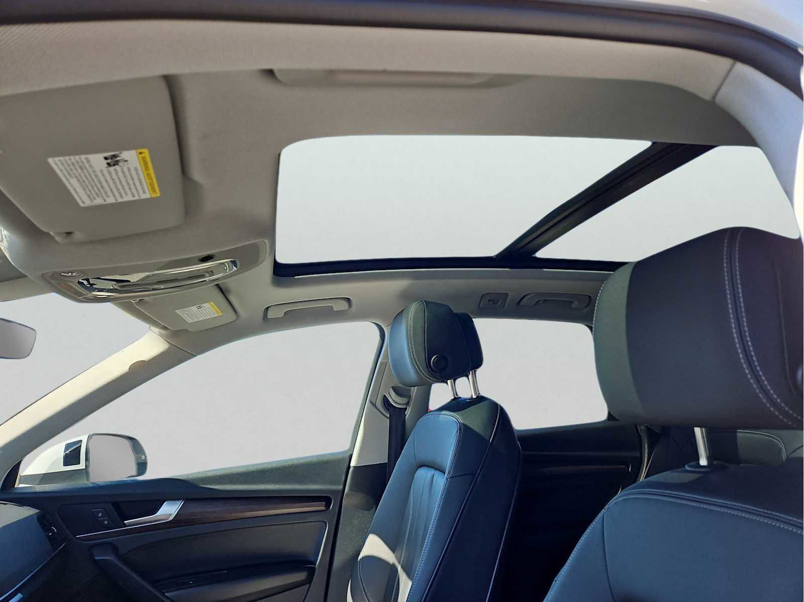 Used 2023 Audi Q5 2.0T Premium w/ Convenience Package image 15