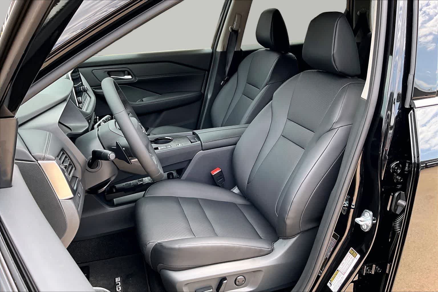 New 2026 Nissan Rogue Dark Armor AWD/4WD image 9