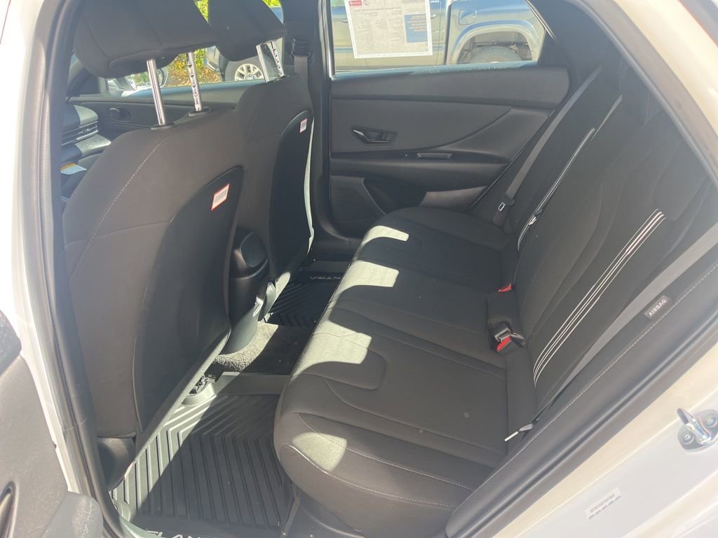 Used 2025 Hyundai Elantra SEL image 13