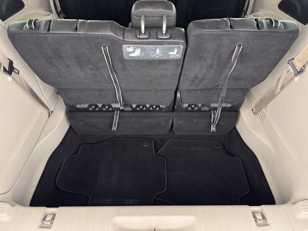 Used 2018 Chrysler Pacifica Touring-L FWD image 28