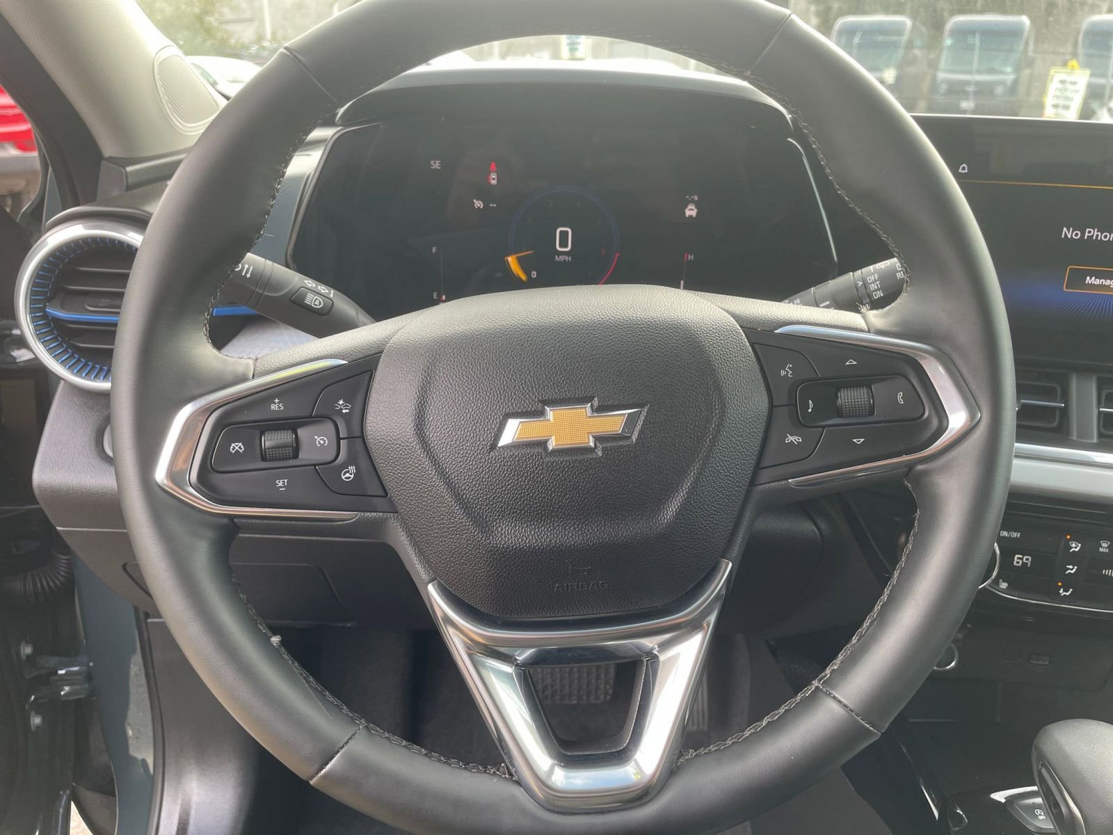 Used 2025 Chevrolet Trax LT w/ LT Convenience Package image 25