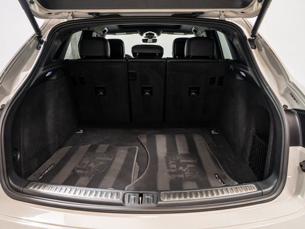 Used 2025 Porsche Macan image 32