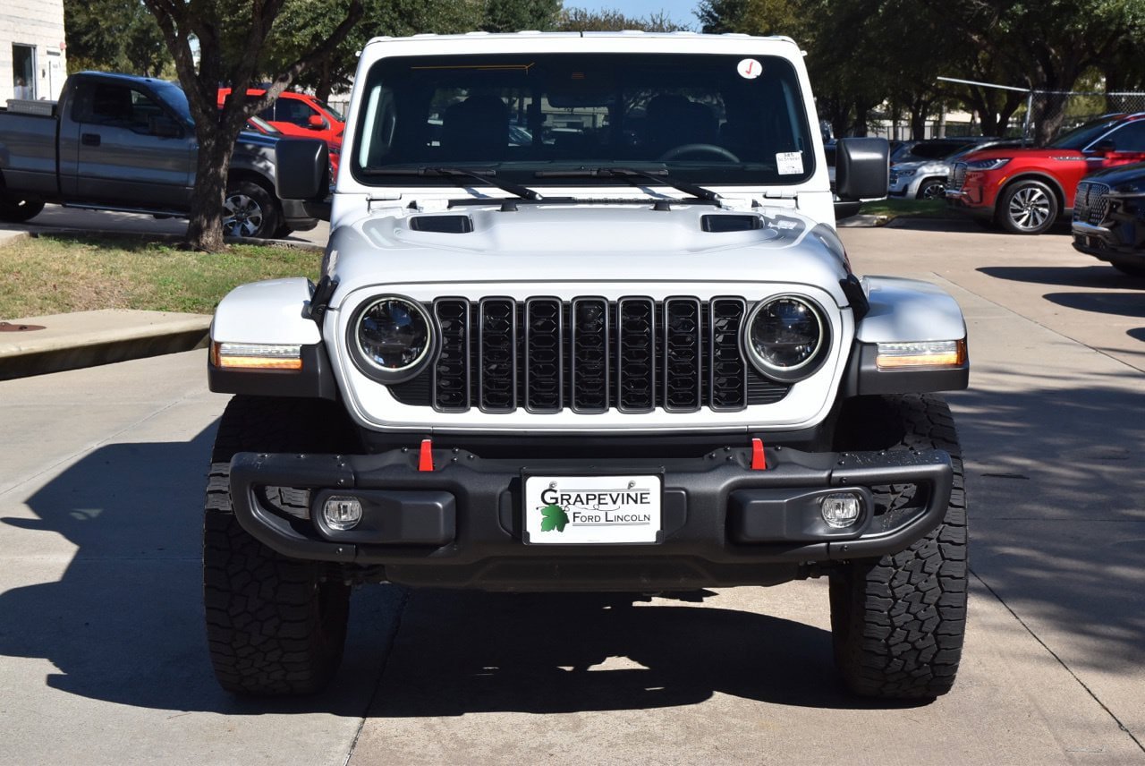 Used 2025 Jeep Gladiator Rubicon AWD/4WD image 3