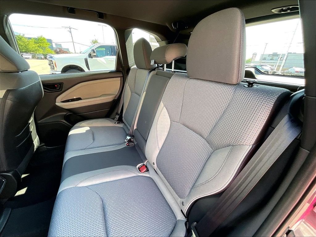 Used 2025 Subaru Forester Premium AWD/4WD image 15
