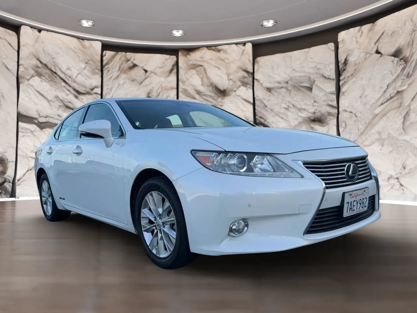 Used 2013 Lexus ES 300h w/ Luxury Pkg FWD image 3