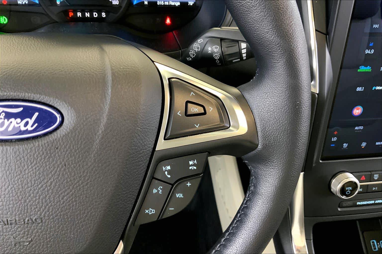 Used 2022 Ford Edge Titanium AWD/4WD image 24