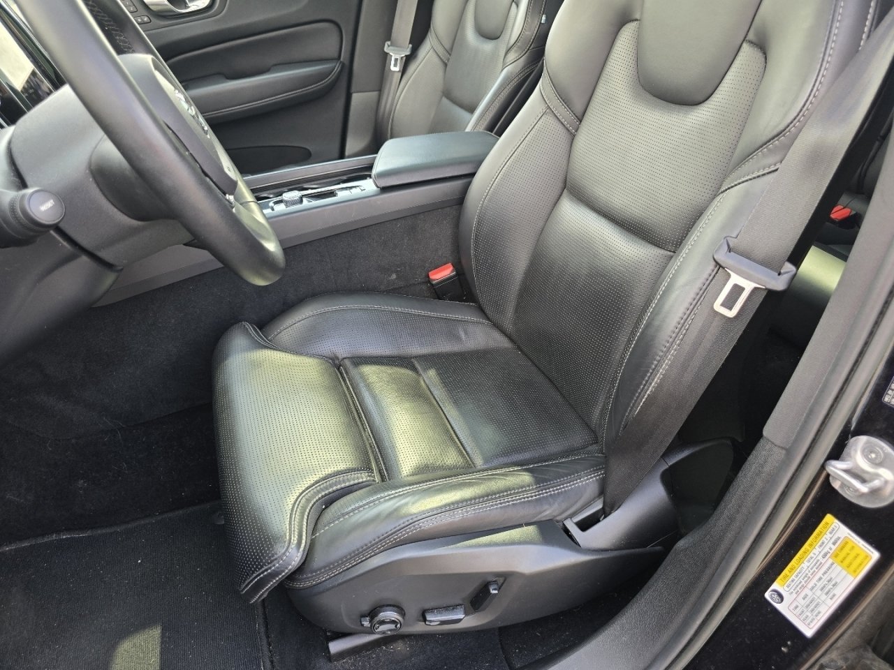 Used 2023 Volvo XC60 T8 Ultimate AWD/4WD image 24