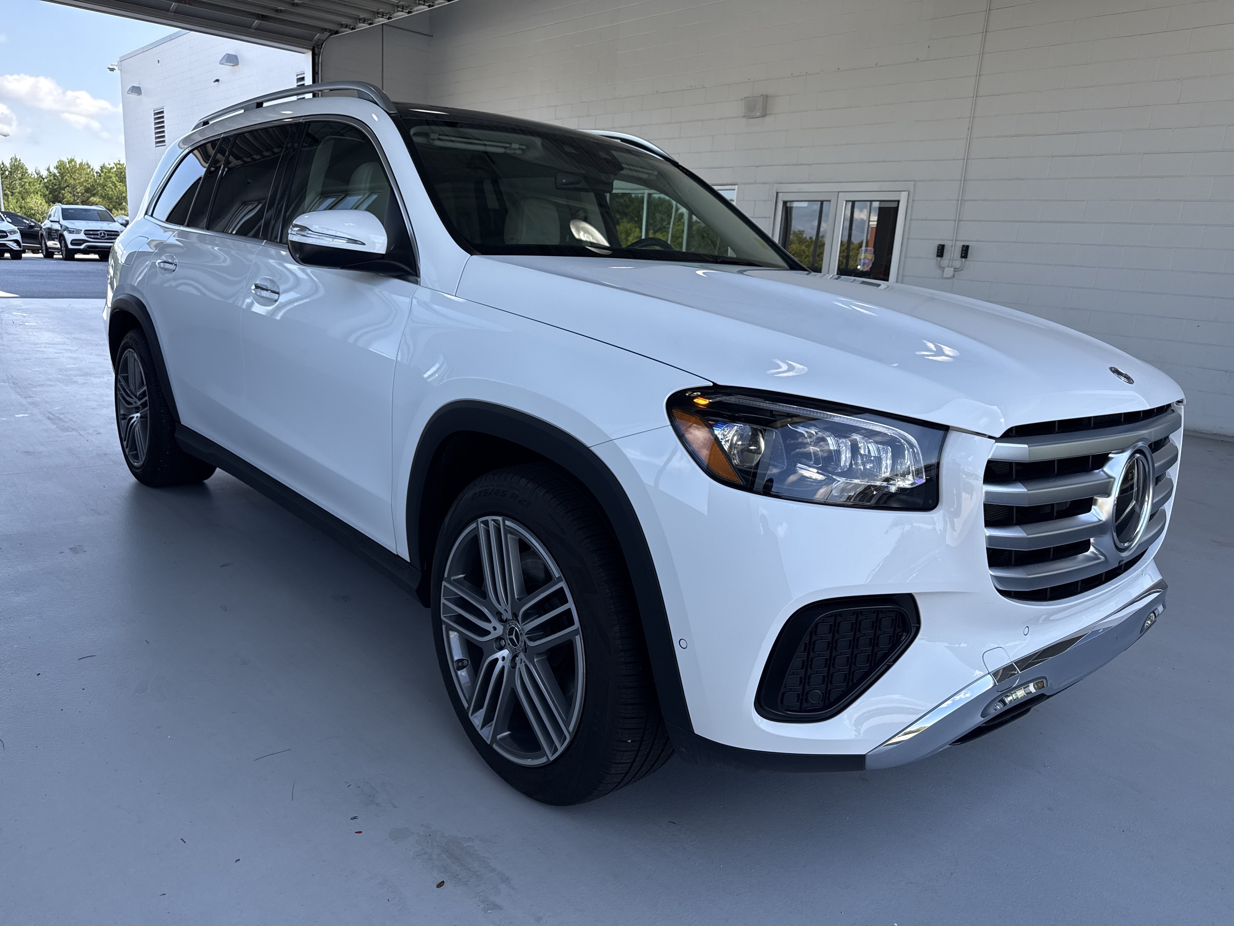 Certified 2025 Mercedes-Benz GLS 450 4MATIC image 16