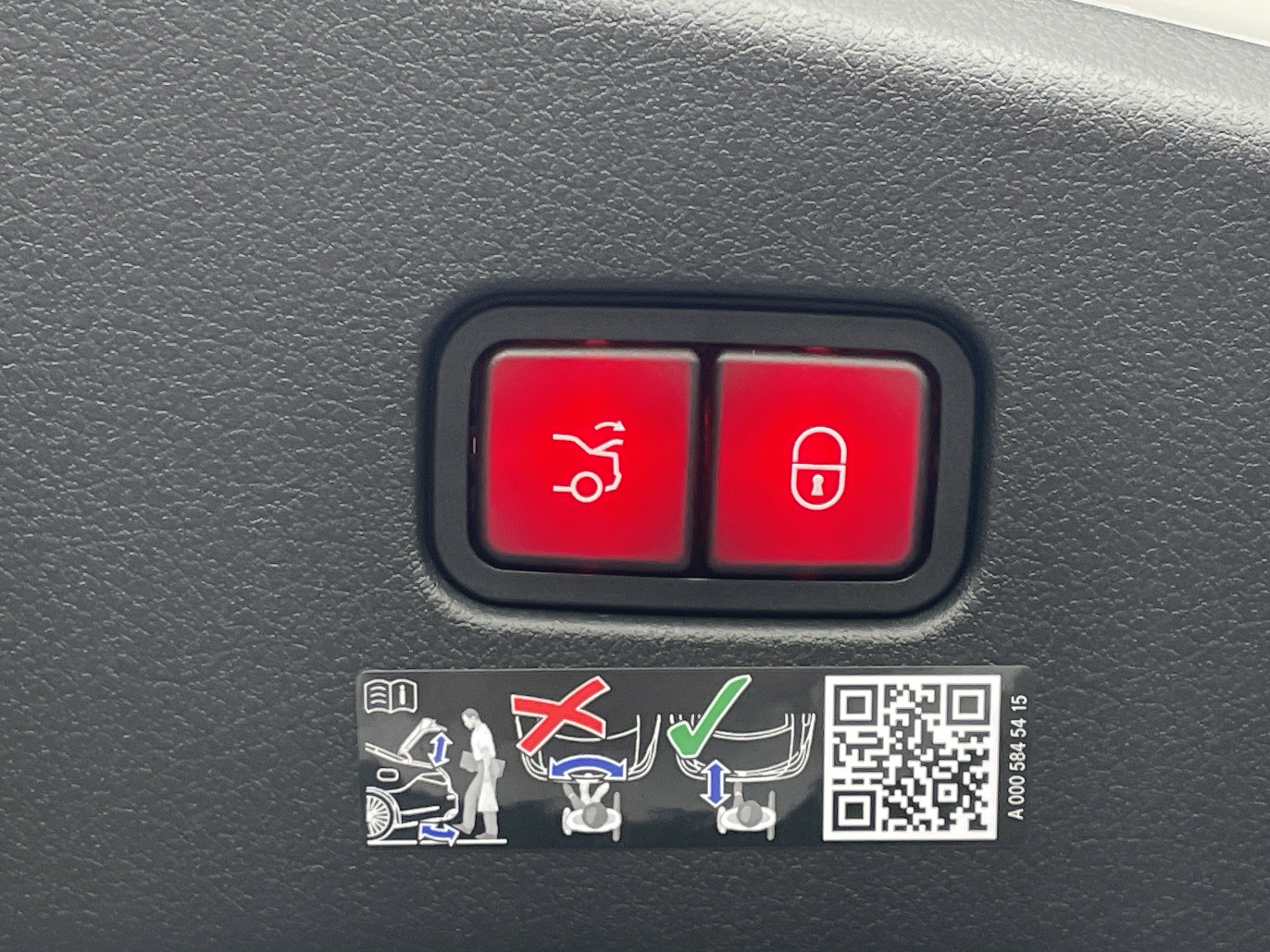 New 2026 Mercedes-Benz CLE 300 4MATIC Coupe image 10