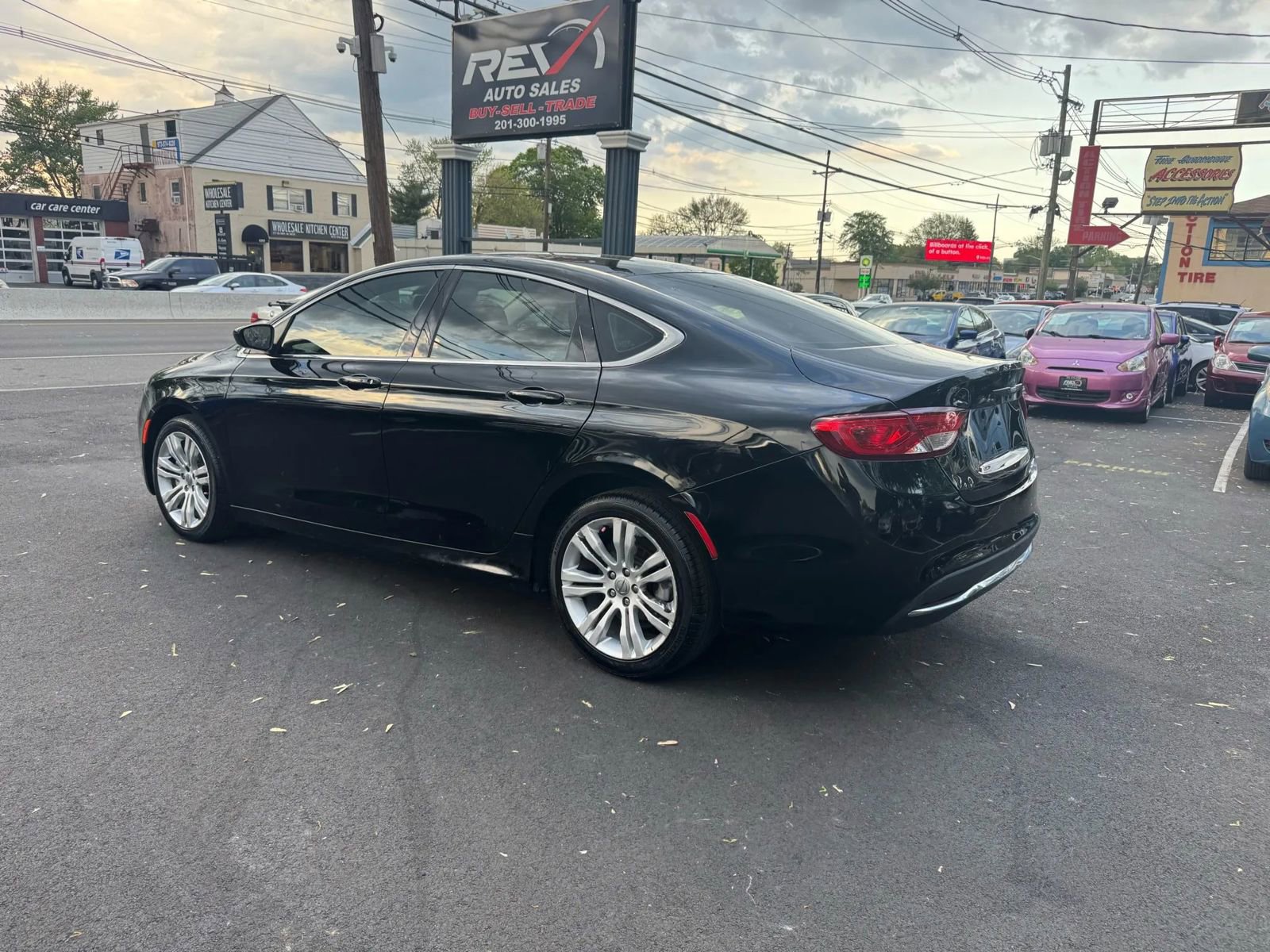 Used 2015 Chrysler 200 Limited image 4
