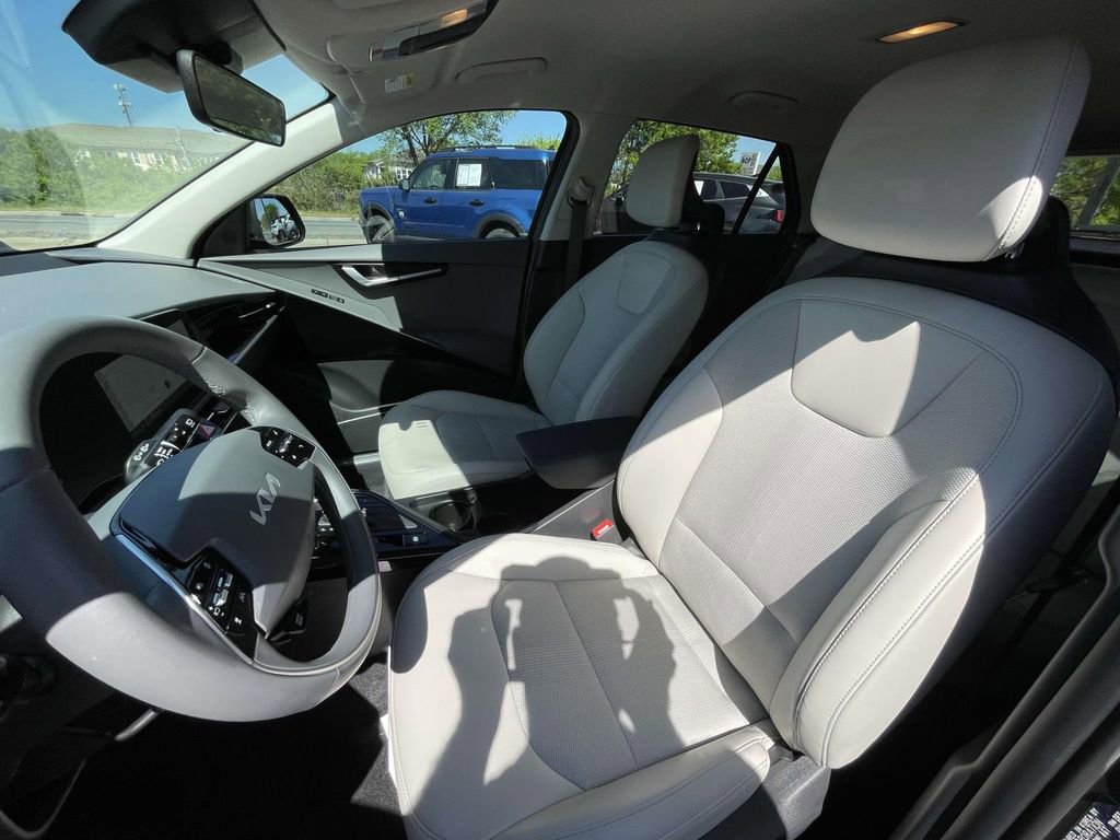 Used 2025 Kia Niro EX image 27
