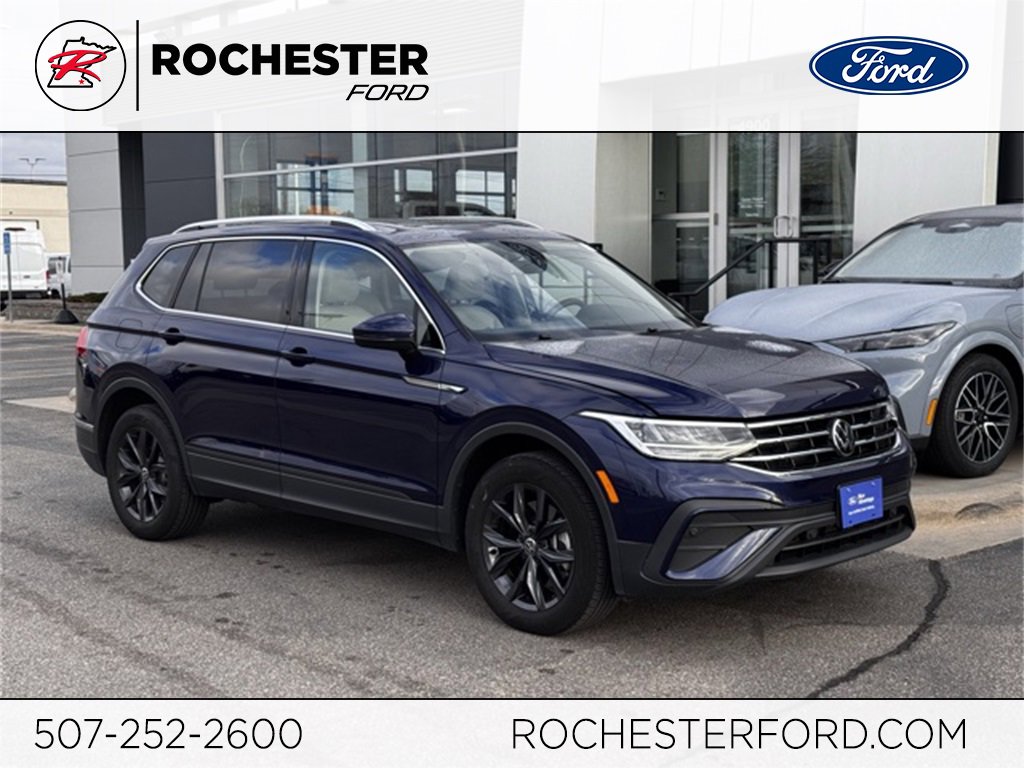 Used 2024 Volkswagen Tiguan SE w/ Panoramic Sunroof Package