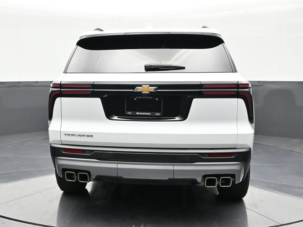 Used 2025 Chevrolet Traverse LT FWD image 4