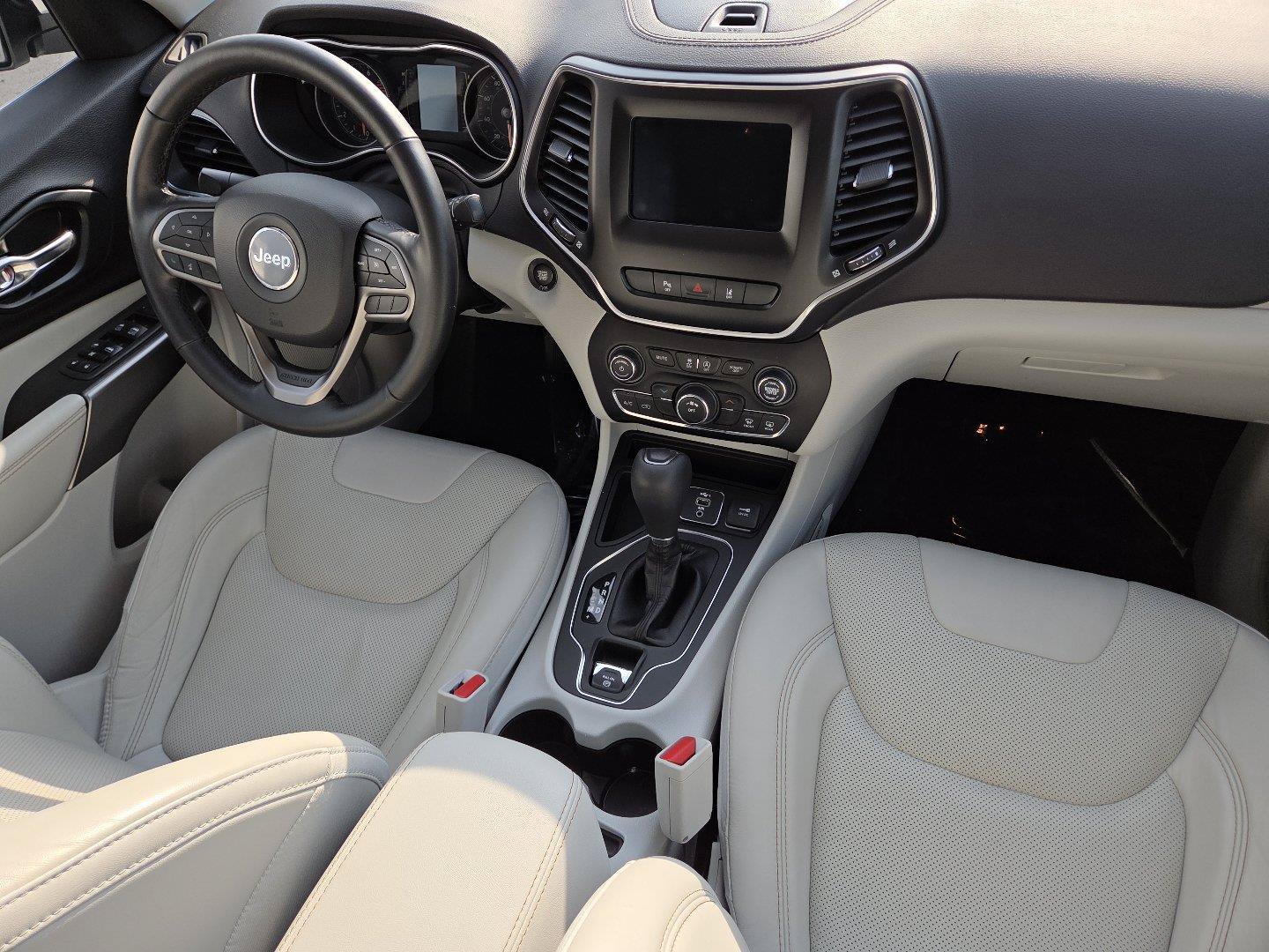 Used 2021 Jeep Cherokee Latitude Lux FWD image 16