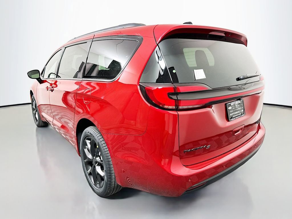 New 2026 Chrysler Pacifica Limited w/ S Appearance Package image 5