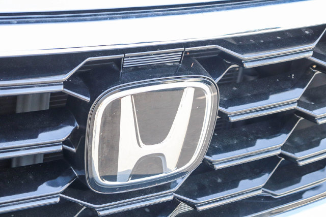 Certified 2025 Honda Pilot Touring image 5