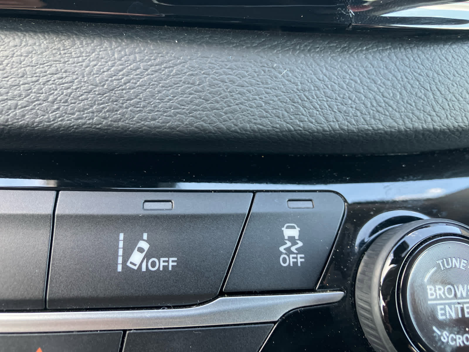 Used 2023 Chrysler Pacifica Touring-L image 26