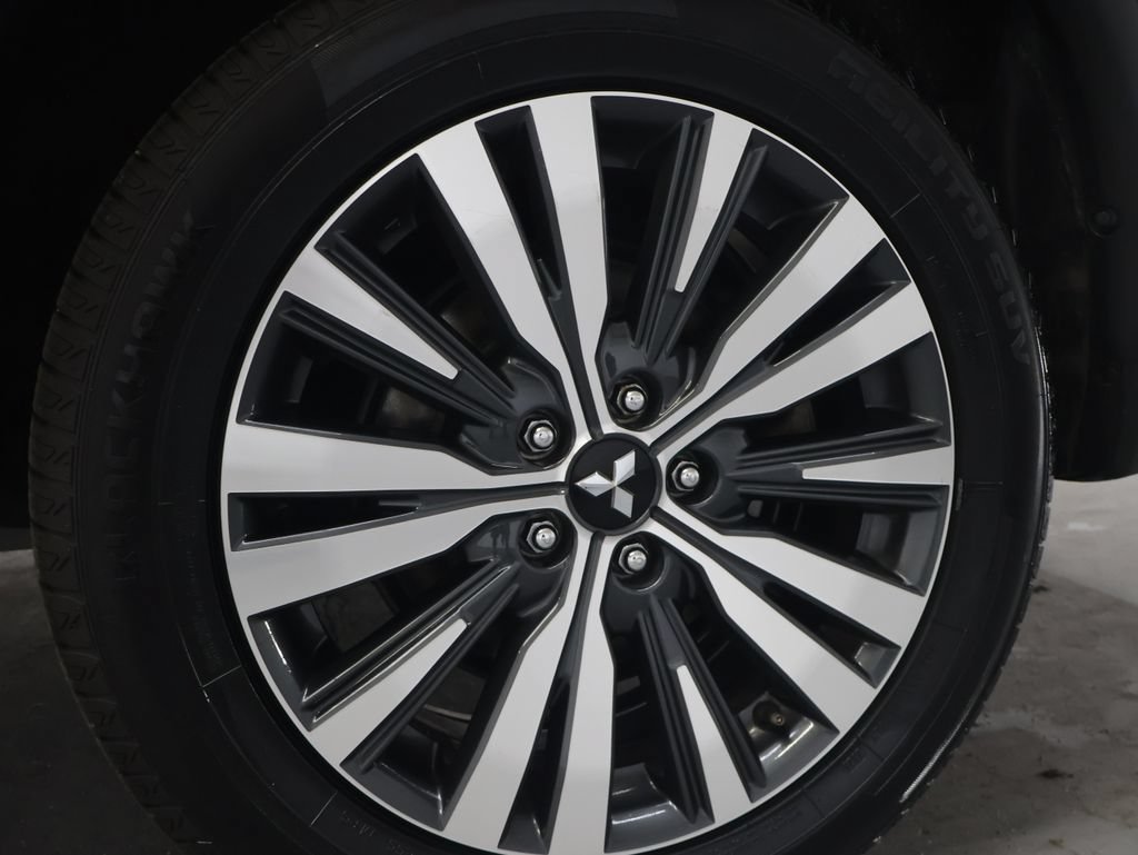 Used 2020 Mitsubishi Outlander ES FWD image 32