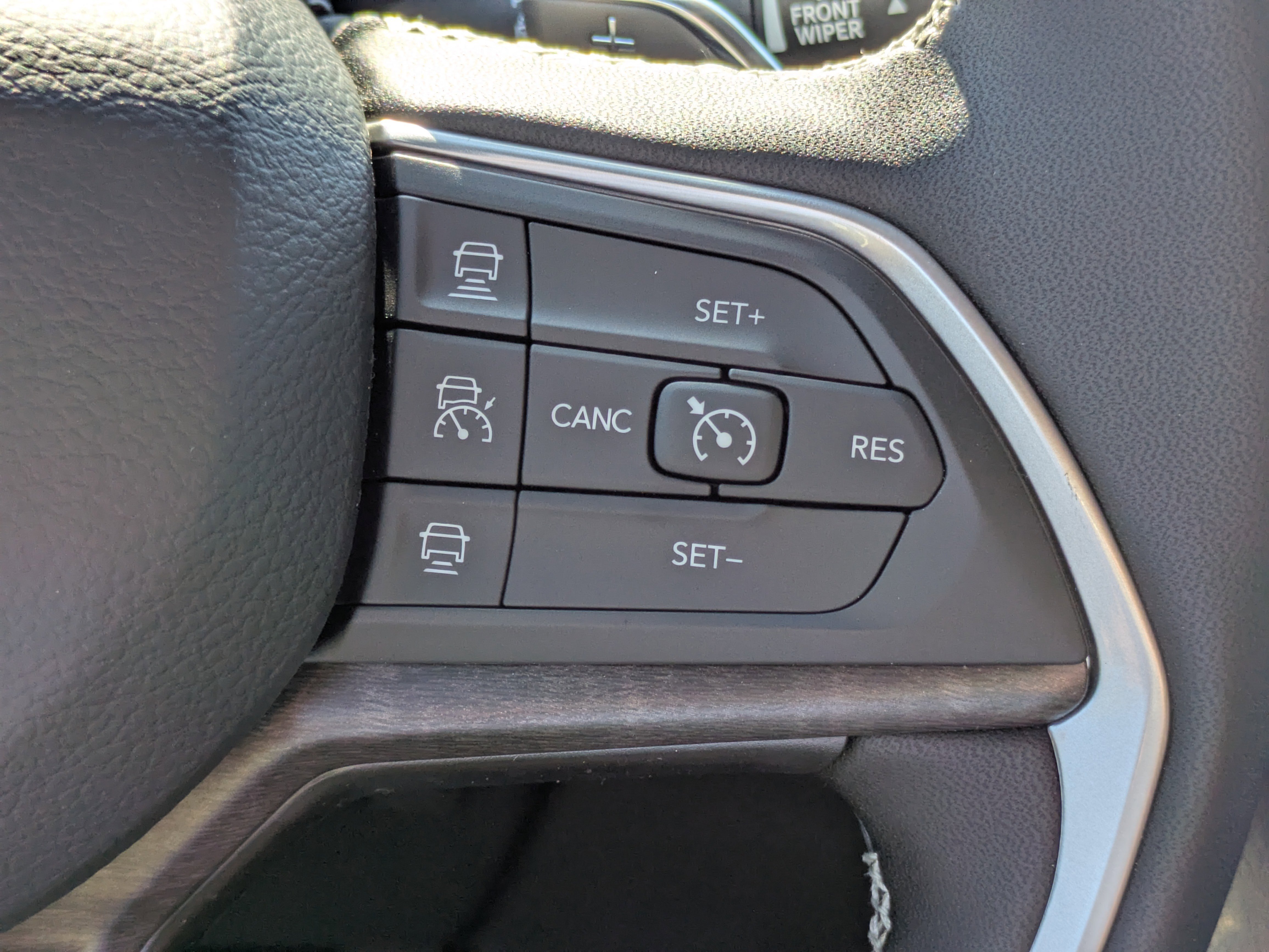 New 2025 Jeep Grand Cherokee L Limited w/ Black Appearance Package AWD/4WD image 18