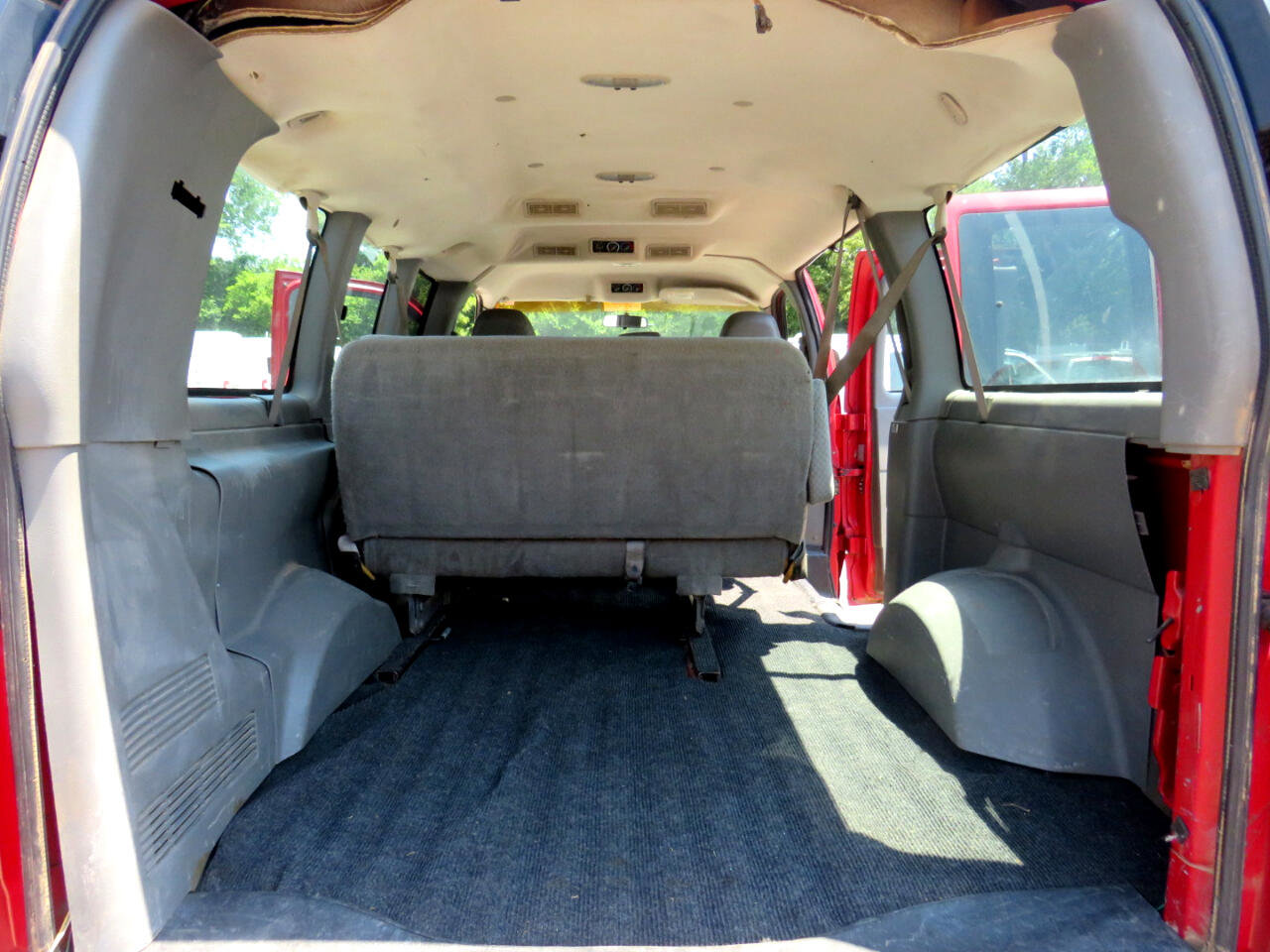 Used 2003 Chevrolet Express 2500 Passenger w/ LS Preferred Equipment Group image 36