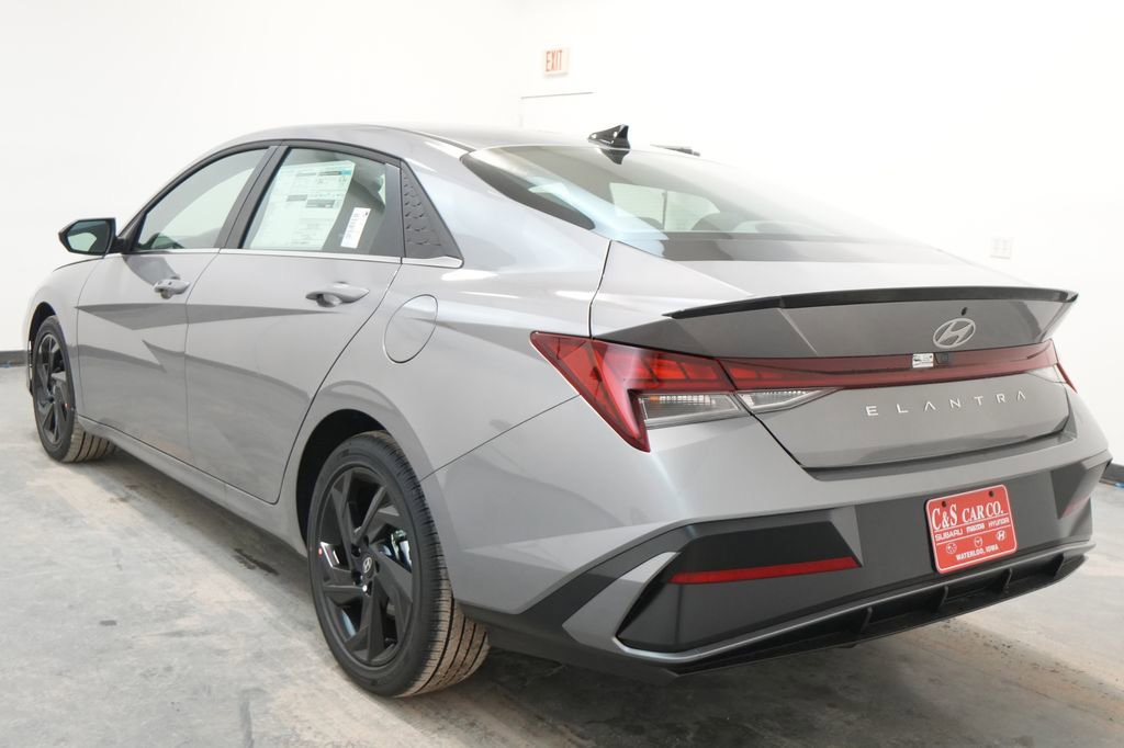 New 2026 Hyundai Elantra SEL Sport image 6