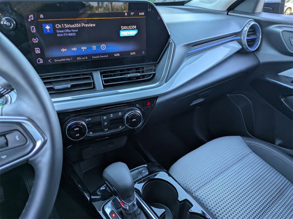 Used 2025 Chevrolet Trax LT w/ LT Convenience Package image 20