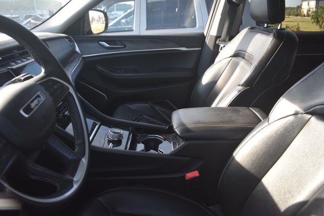 Used 2022 Jeep Grand Cherokee L Limited AWD/4WD image 5