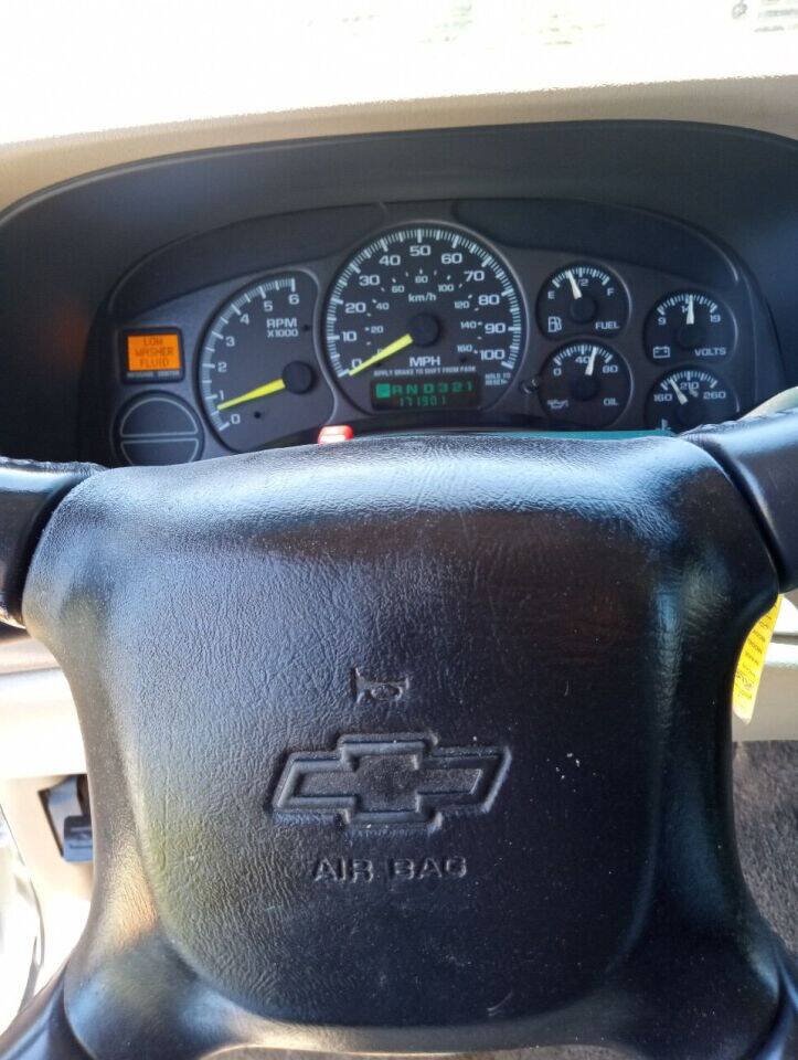 Used 2002 Chevrolet Suburban LT RWD image 17