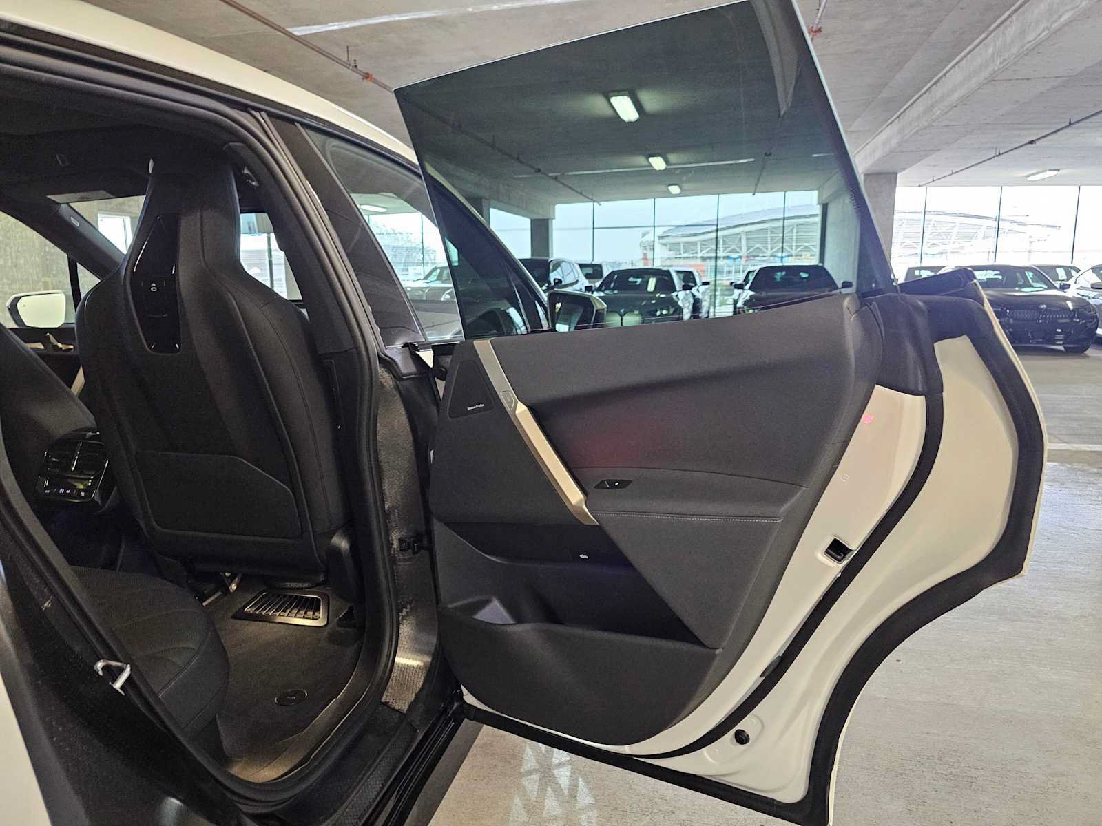 Used 2024 BMW iX xDrive50 w/ Premium Package AWD/4WD image 28
