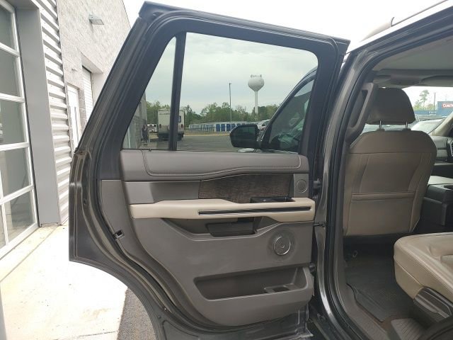Used 2021 Ford Expedition Limited image 12