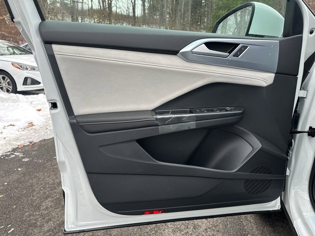 New 2026 Volkswagen Taos SE image 5