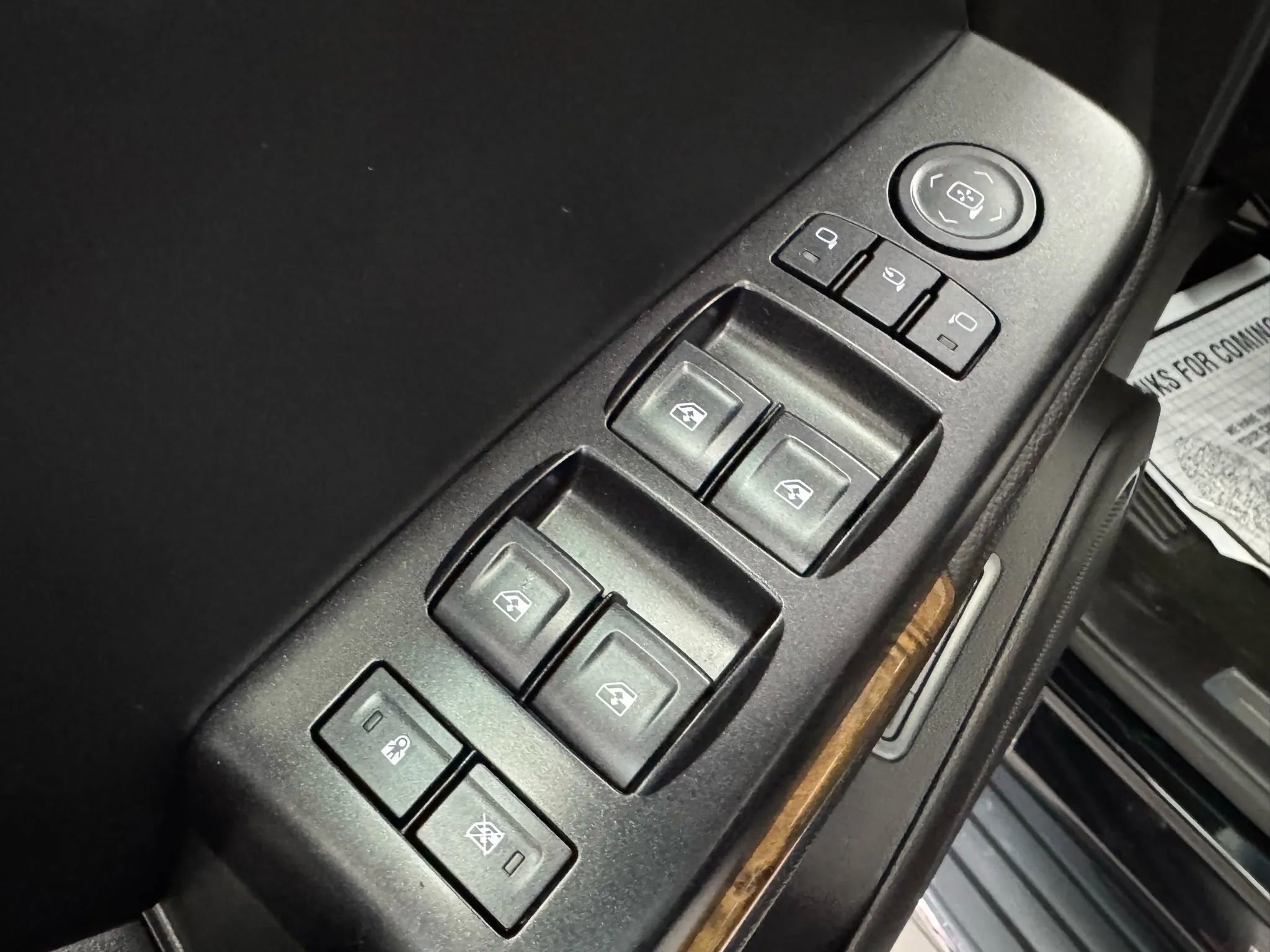 Used 2016 GMC Yukon Denali w/ Enhanced Security Package image 21