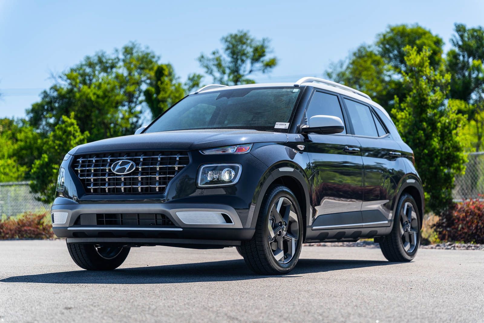 Used 2025 Hyundai Venue Limited FWD image 3