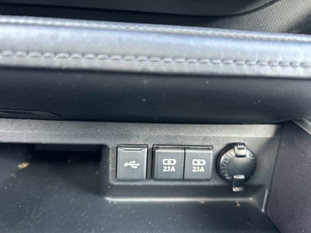 Used 2020 Toyota Highlander XLE image 30