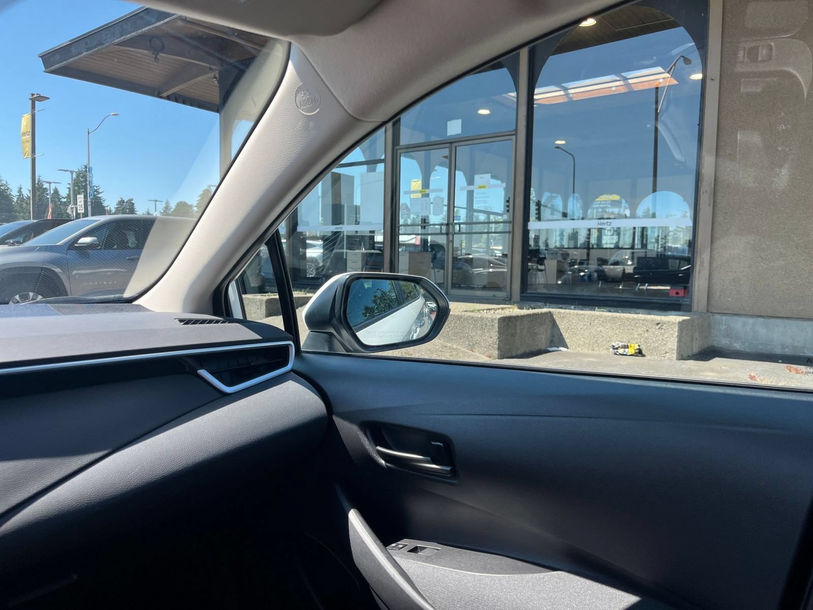 Used 2025 Toyota Corolla LE FWD image 35