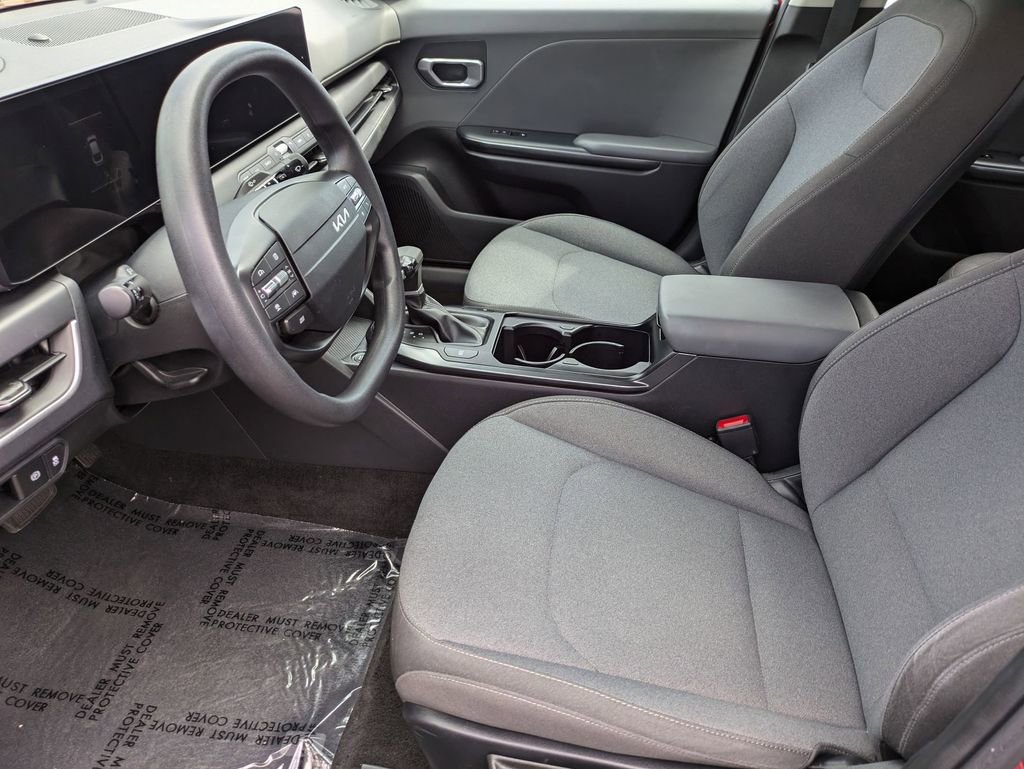Used 2025 Kia K4 LXS image 23