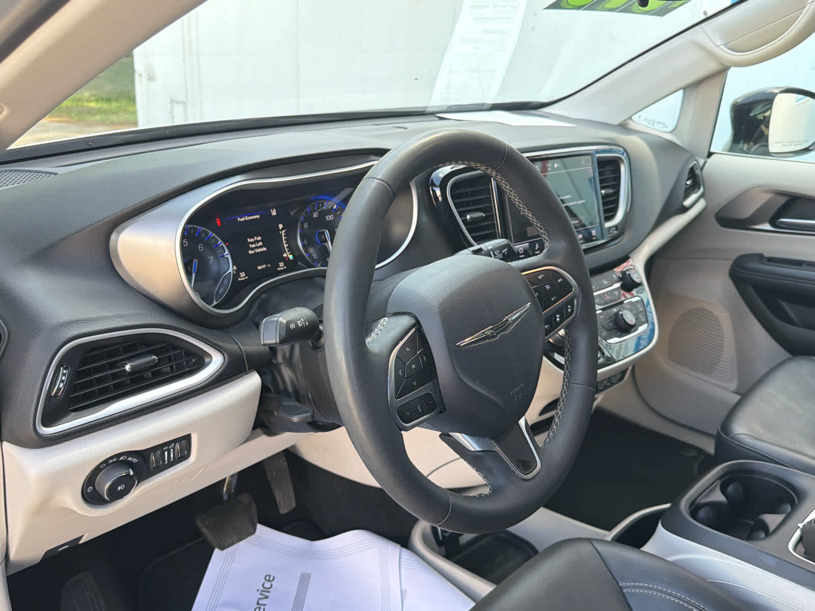 Used 2024 Chrysler Pacifica Touring-L FWD image 20