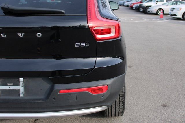 Used 2025 Volvo XC40 B5 Core image 46