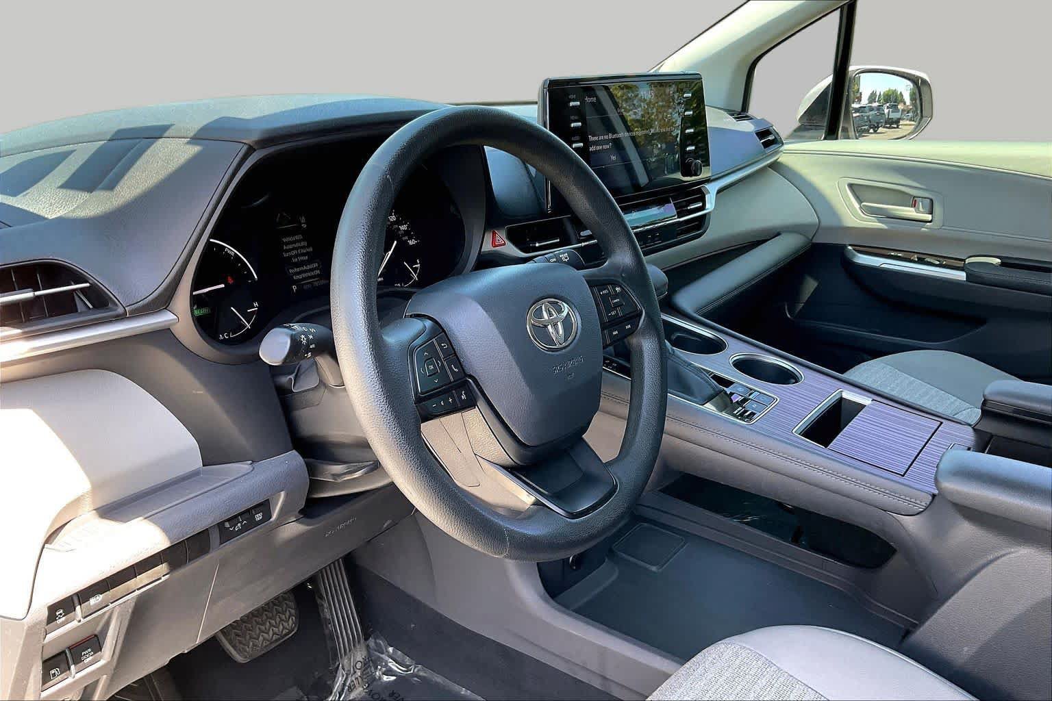 Certified 2022 Toyota Sienna LE FWD image 17